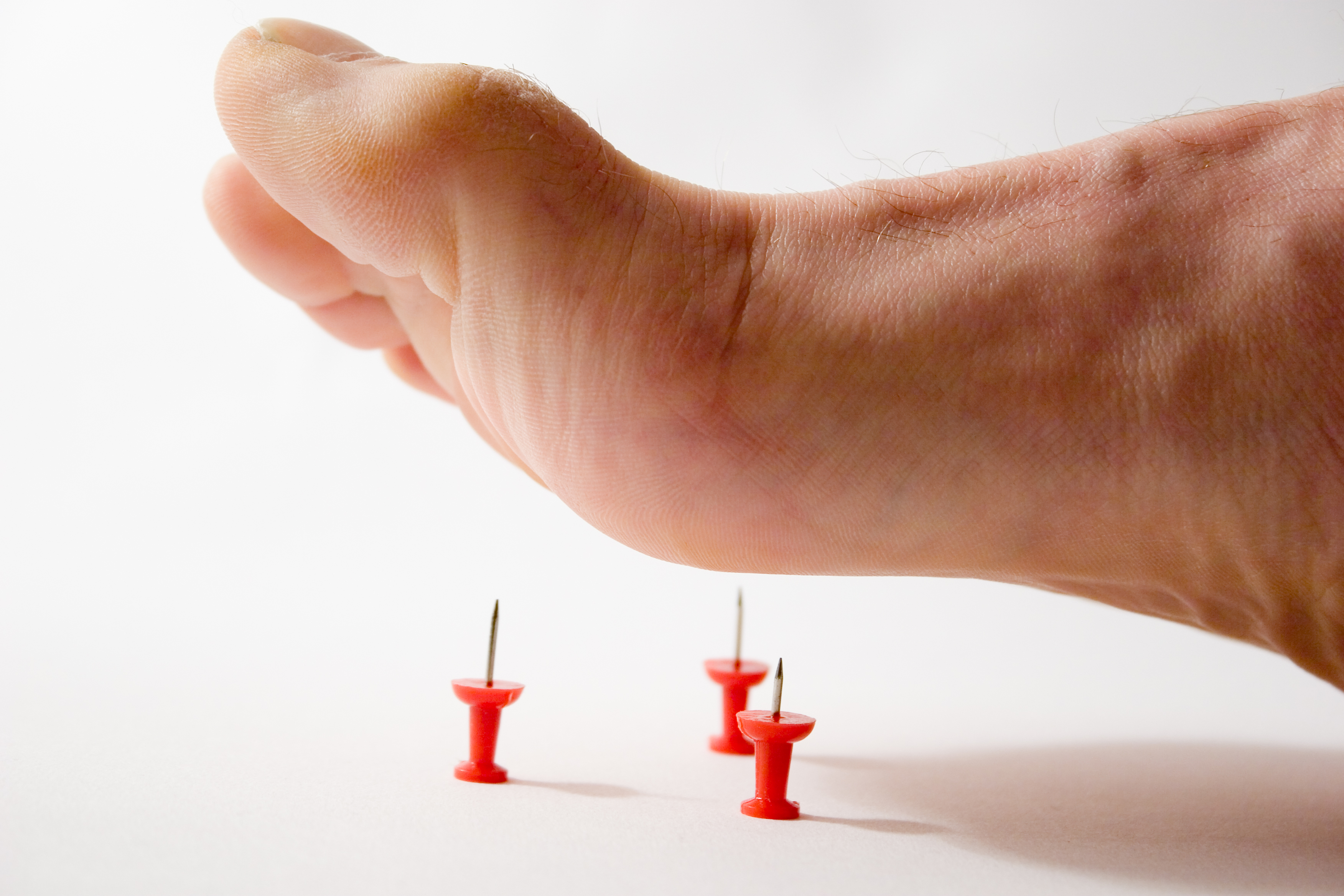 What are foot neuropathy symptoms?