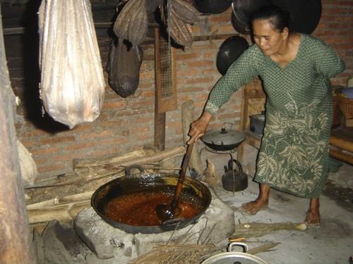 coconut sap-boiling