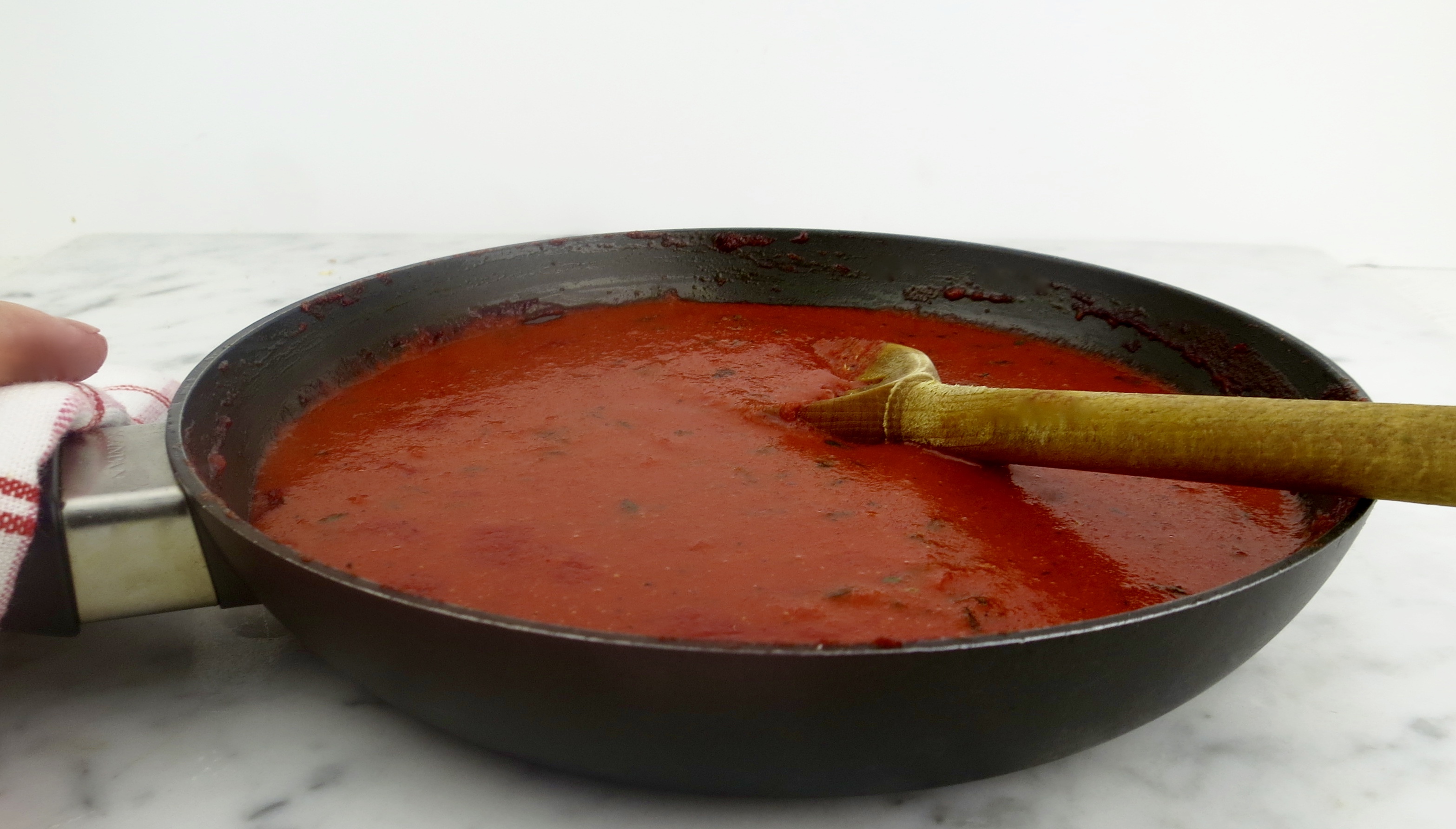 instant-red-sauce-pan